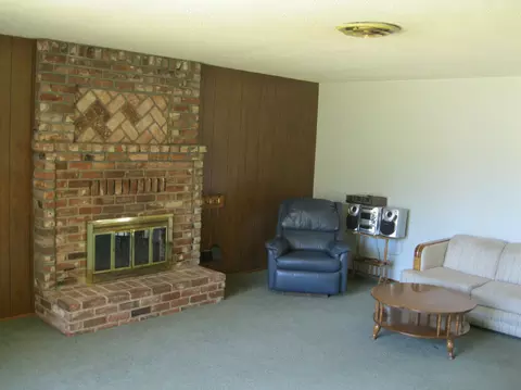 1075 De Moll Dr, Redding, CA 96002 photo 2