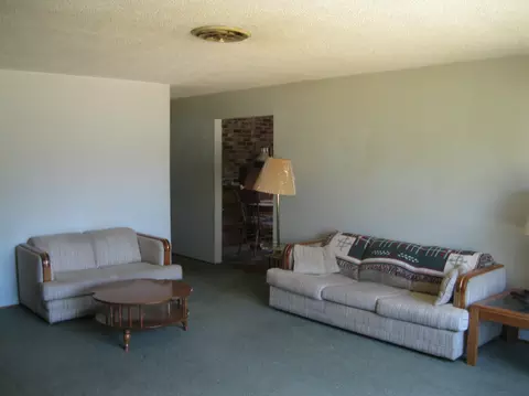 1075 De Moll Dr, Redding, CA 96002 photo 3