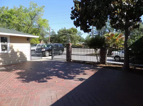 1280 Mistletoe Ln, Redding, CA 96002 photo 2