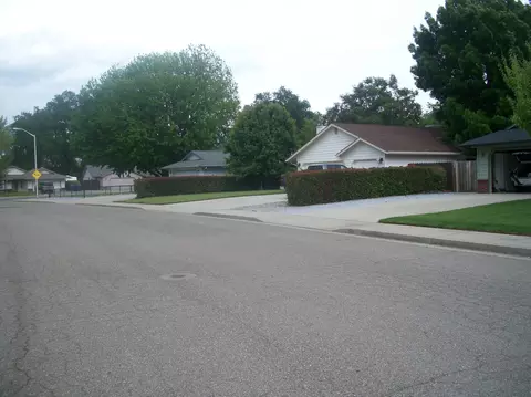 6626 Creekside St, Redding, CA 96001 photo 3