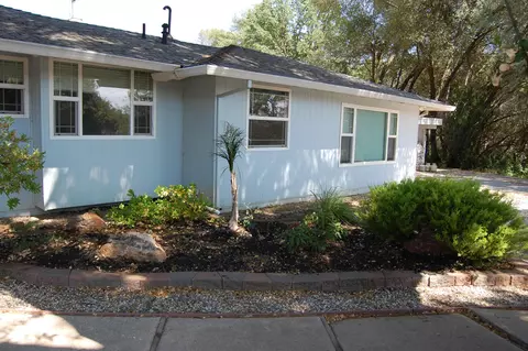 5245 Woodview Dr, Redding, CA 96002 photo 2