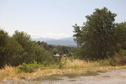 5245 Woodview Dr, Redding, CA 96002 photo 3