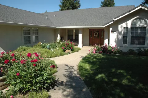 7073 Tucker Ln, Redding, CA 96002 photo 3