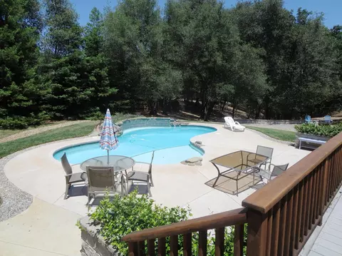 7372 Quiet Dr, Anderson, CA 96007 photo 2