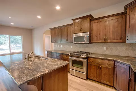7593 Robles Dr, Redding, CA 96002 photo 3