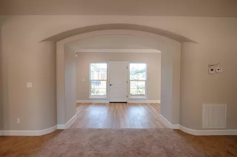 7593 Robles Dr, Redding, CA 96002 photo 2