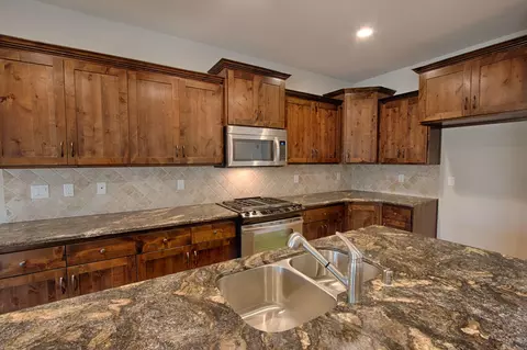 7593 Robles Dr, Redding, CA 96002 photo 4