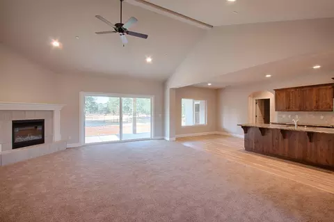 7593 Robles Dr, Redding, CA 96002 photo 7