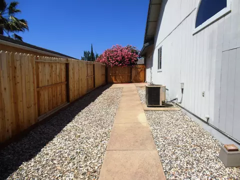 3435 Footbridge Ct, Redding, CA 96003 photo 17