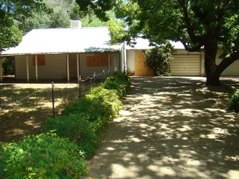 3121 Middleton Ln, Redding, CA 96002 photo 2