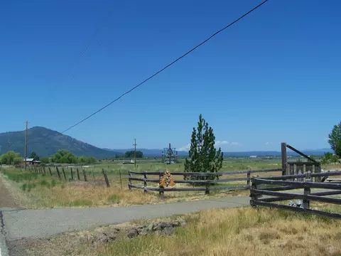 42407 Mcarthur Rd, Fall River Mills, CA 96028 photo 2