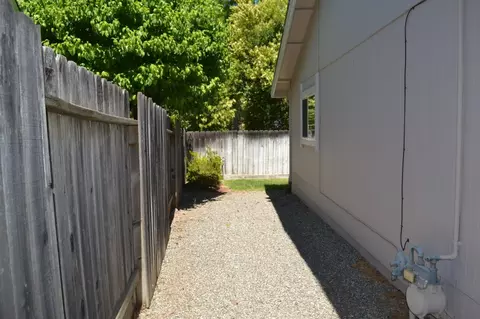 1842 Del Mar Ave, Redding, CA 96003 photo 33