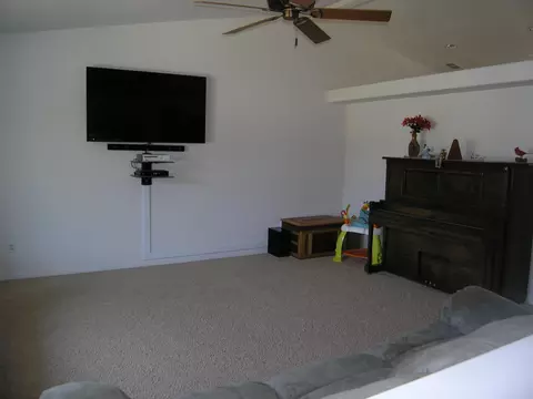 4582 Cerro Ln, Redding, CA 96001 photo 4