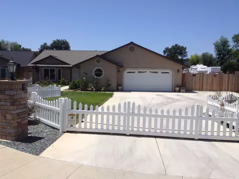 4582 Cerro Ln, Redding, CA 96001 photo 2
