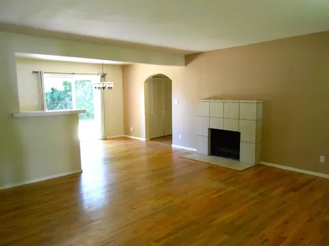 2885 Sacramento Dr, Redding, CA 96001 photo 4