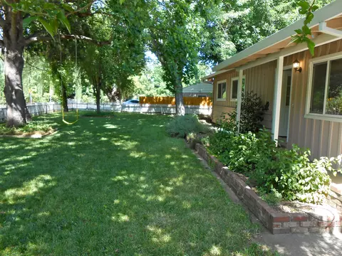 2885 Sacramento Dr, Redding, CA 96001 photo 8