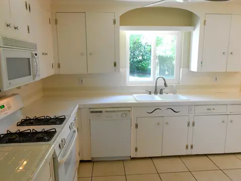 2885 Sacramento Dr, Redding, CA 96001 photo 3