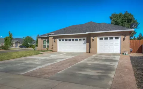 7407 Caballo Way, Redding, CA 96002 photo 3