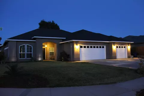 7407 Caballo Way, Redding, CA 96002 photo 4