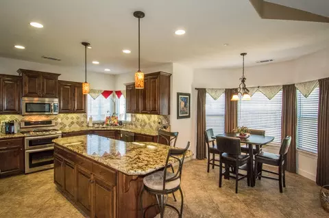 7407 Caballo Way, Redding, CA 96002 photo 9