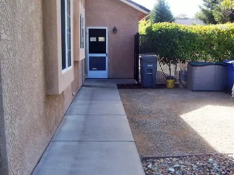 1565 Brinn Dr, Redding, CA 96001 photo 4
