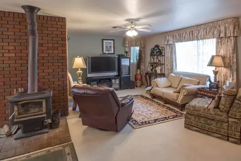 21136 Joanna Way, Redding, CA 96003 photo 4