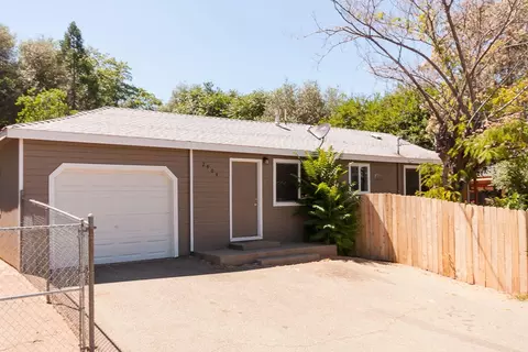 2904 West St, Redding, CA 96001 photo 1