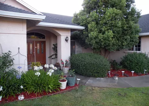 21157 Kiwi Ln, Redding, CA 96003 photo 1
