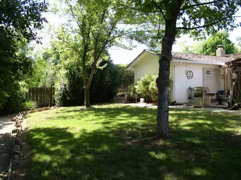 1187 Ledell Dr, Redding, CA 96002 photo 2
