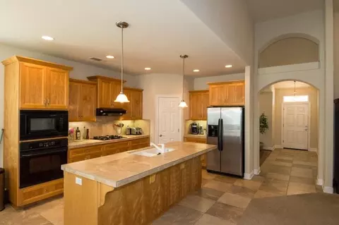 601 San Gabriel St, Redding, CA 96003 photo 3