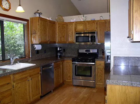 1926 Kinvarra Way, Redding, CA 96001 photo 4