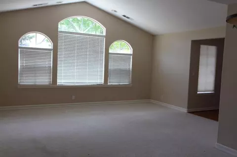 489 Reddington Dr, Redding, CA 96003 photo 4