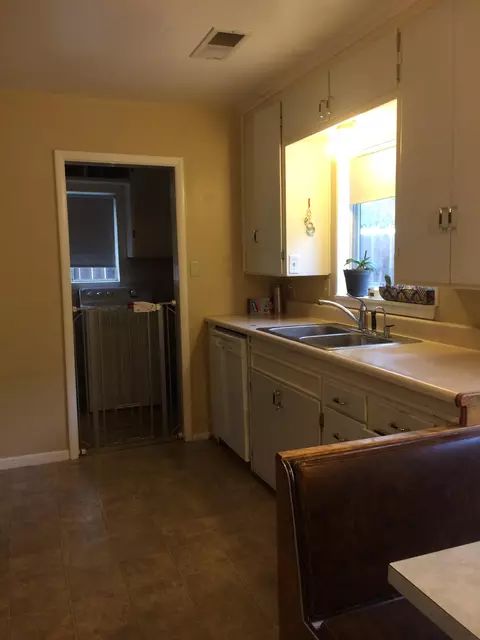 2671 Reservoir Ln, Redding, CA 96002 photo 5