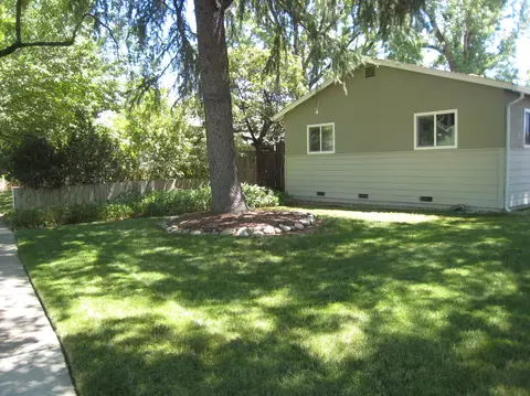 2325 Garden Ave, Redding, CA 96001 photo 17