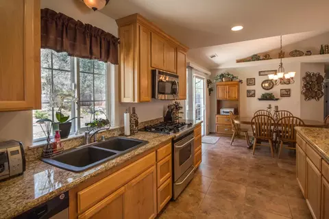 6480 Ledgestone Ct, Anderson, CA 96007 photo 6