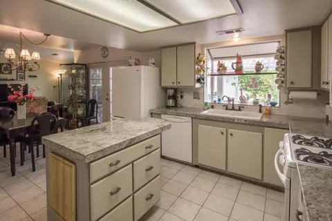 3390 Cutlas Ct, Redding, CA 96001 photo 3