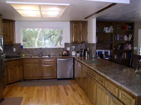 20093 Vernita Dr, Redding, CA 96003 photo 2