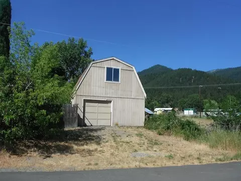 605 Oak St, Etna, CA 96027 photo 2