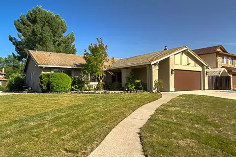 2557 Lake Redding Dr, Redding, CA 96003 photo 2