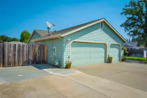 3367 Capricorn Way, Redding, CA 96002 photo 3