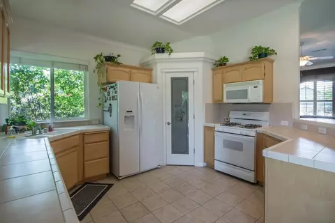 2603 Rhinestone Way, Redding, CA 96001 photo 3
