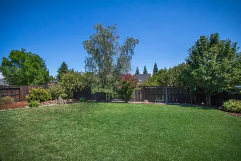 2603 Rhinestone Way, Redding, CA 96001 photo 2