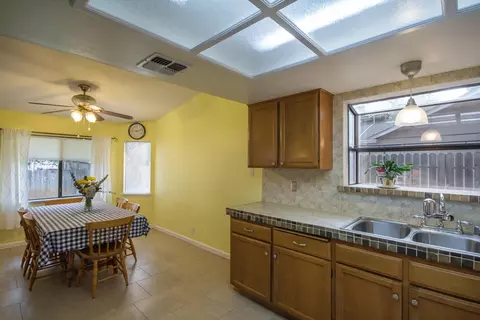 1848 Silverfield Loop, Redding, CA 96002 photo 6