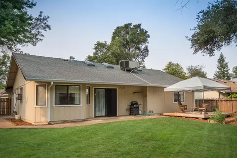 1848 Silverfield Loop, Redding, CA 96002 photo 2