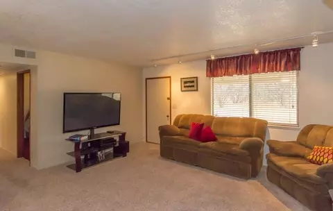 9634 Logan Rd, Redding, CA 96003 photo 4