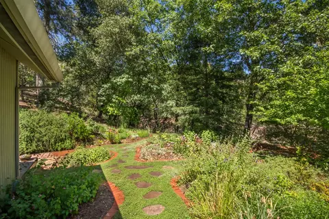 10255 Carrousel Dr, Redding, CA 96001 photo 22