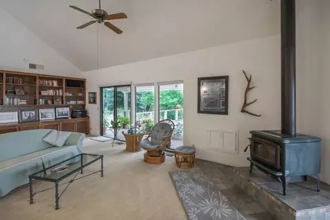 10255 Carrousel Dr, Redding, CA 96001 photo 3
