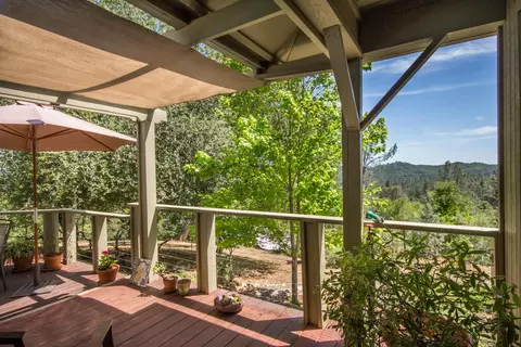 10255 Carrousel Dr, Redding, CA 96001 photo 2
