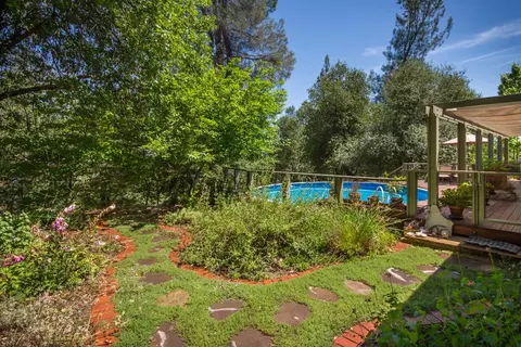 10255 Carrousel Dr, Redding, CA 96001 photo 18