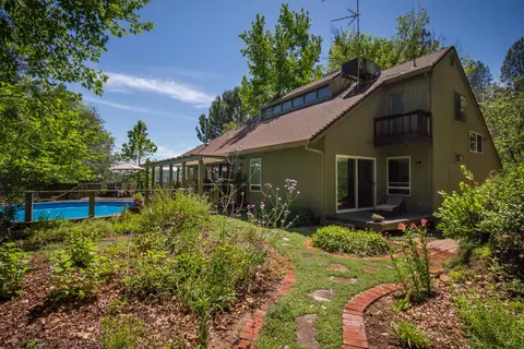 10255 Carrousel Dr, Redding, CA 96001 photo 1